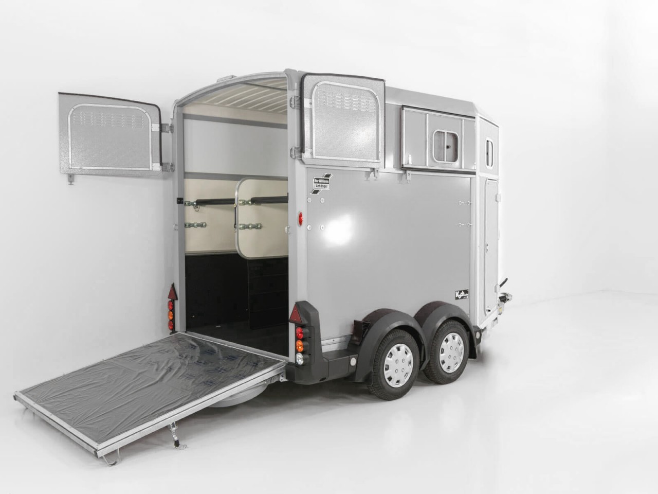 Ifor Williams Pferdeanhänger HB511|Sattelkammer|schwarz-Neu