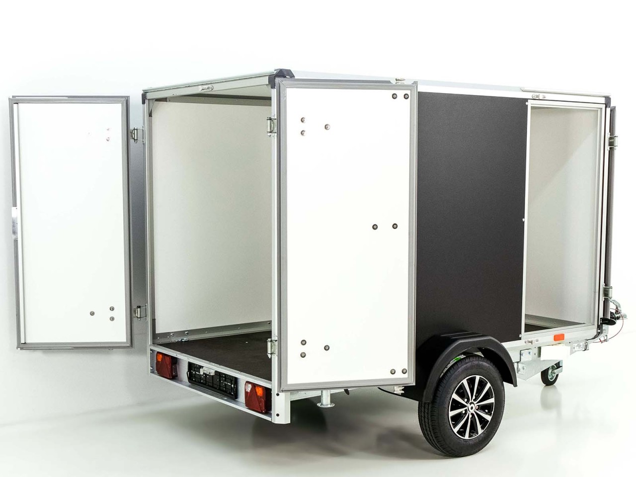 Variant Kofferanhänger Black Edition 148x258cm H:157 1,35t| Tür-Neu